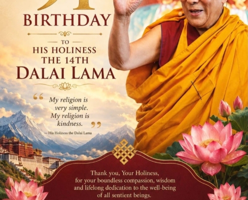 Grußkarte zum 91. Geburtstag des 14. Dalai Lama mit dem Zitat „My religion is kindness“ vor dem Potala-Palast in Lhasa